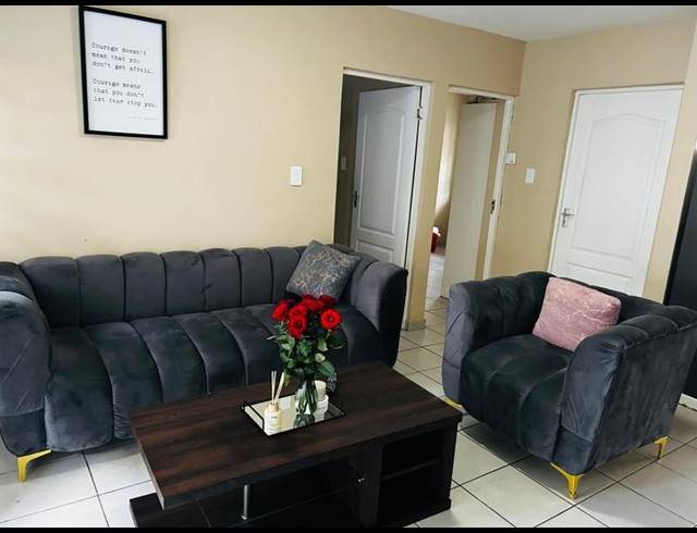 2 BEDROOM PROPERTY TO RENT IN NEWLANDS EAST